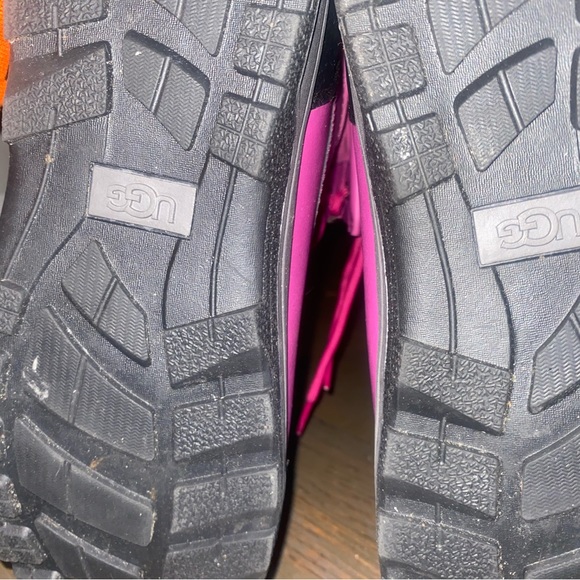 UGG BUTTE PINK (BIG KIDS ) SIZE 6 - Picture 4 of 5